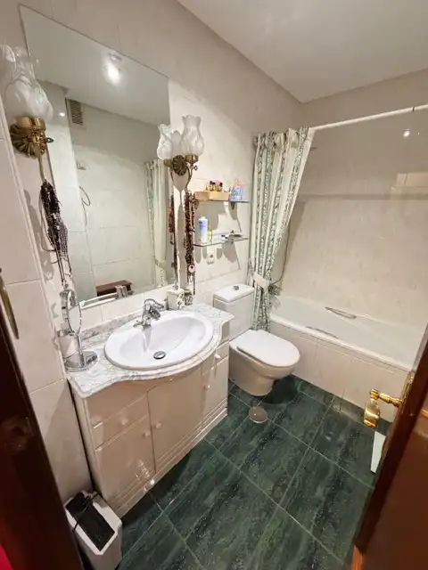 Baño de Piso en venta en Madrid con Aire acondicionado, Calefacción y Parquet