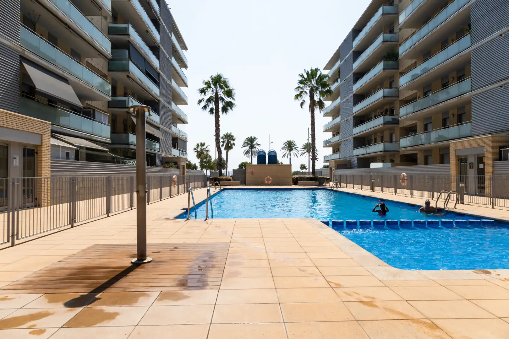 Piscina de Pis en venda en Badalona amb Aire condicionat, Calefacció i Parquet