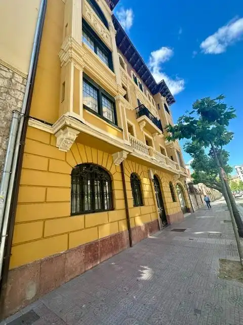 Außenansicht von Wohnung zum Verkauf in Burgos mit Heizung, Parkett und Möbliert