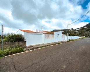 Vista exterior de Casa o xalet en venda en Valleseco amb Jardí privat, Terrassa i Traster