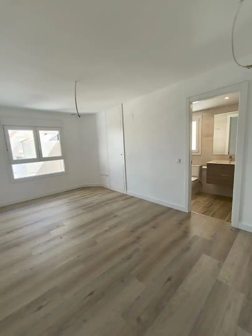 Dormitori de Apartament de lloguer en Marbella amb Aire condicionat, Terrassa i Traster