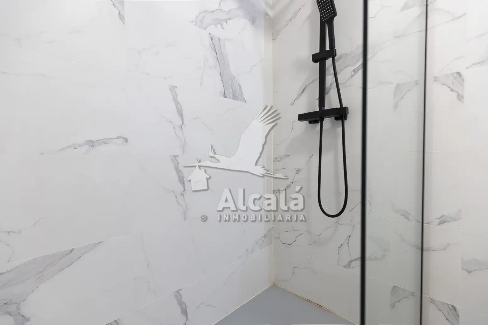 Bathroom of Flat for sale in Caballería Española