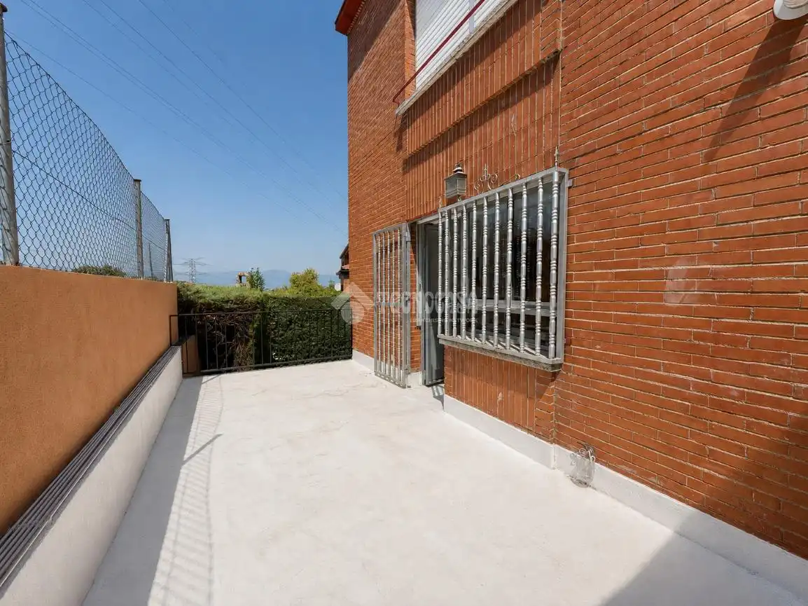 Terrassa de Casa adosada en venda en Collado Villalba amb Calefacció, Traster i Alarma