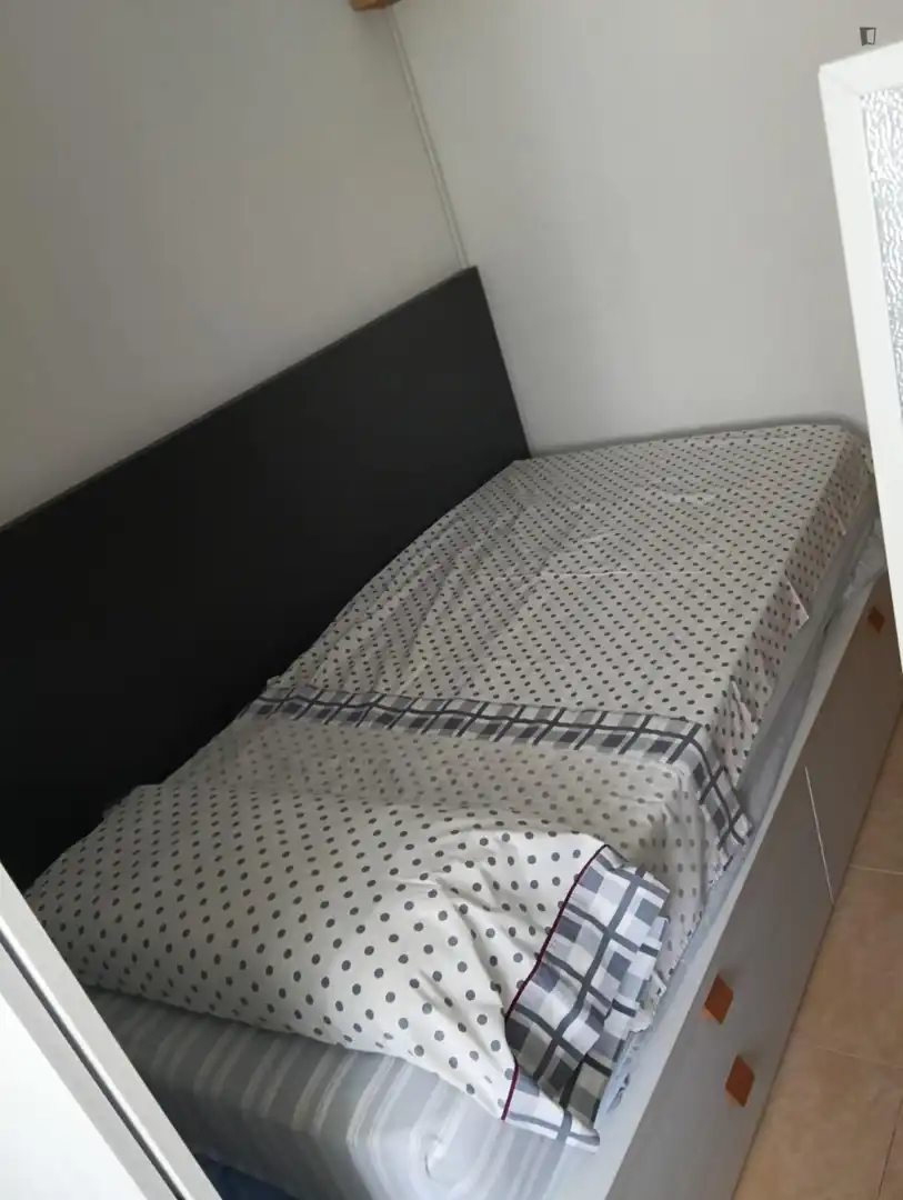 Schlafzimmer von Wohnungen zur untervermieten in L'Hospitalet de Llobregat mit Möbliert, Ofen und Waschmaschine