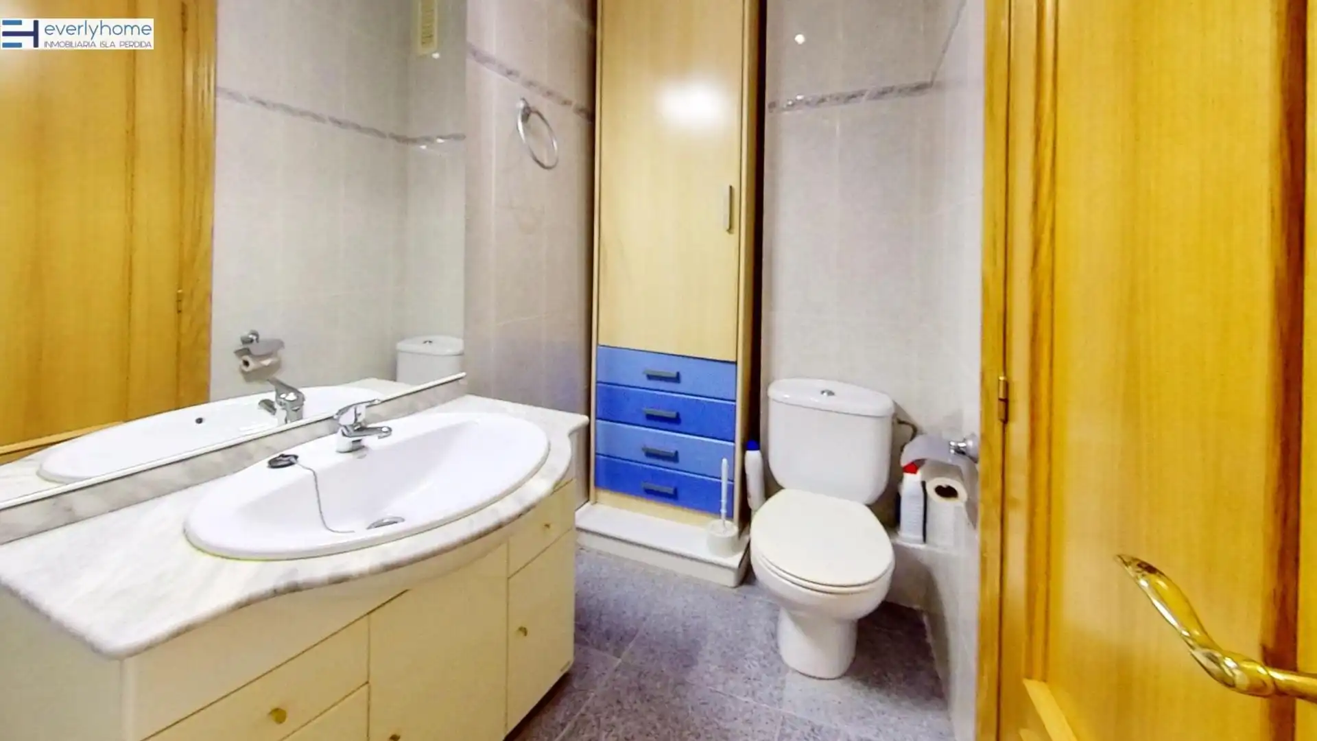 Baño de Piso para compartir en Burjassot con Aire acondicionado, Amueblado y Balcón