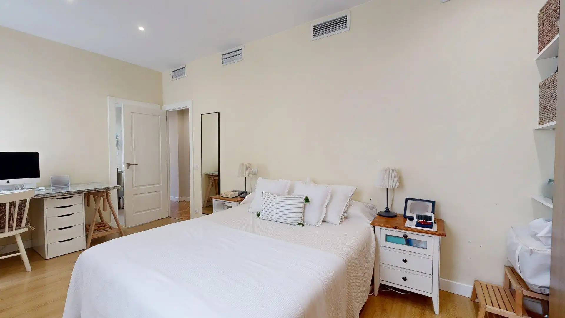 Bedroom of Flat for sale in Zaragoza  with Air Conditioner, Heating and Parquet flooring