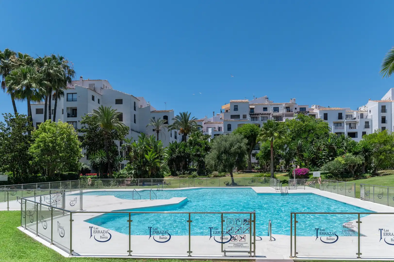 Apartament amb piscina en venda a Nueva Andalucía, imagen 2
