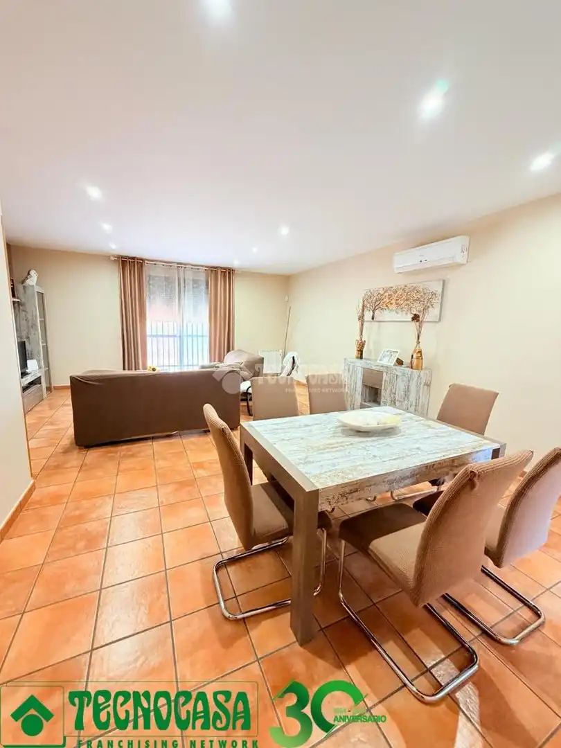 Sala de estar de Casa adosada en venta en Burujón con Aire acondicionado, Calefacción y Terraza