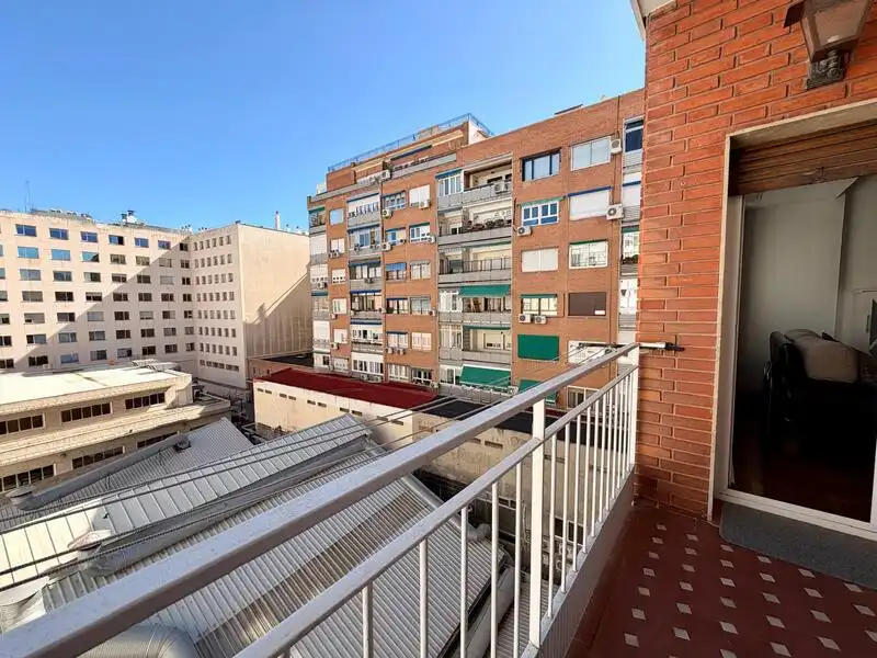 Exterior view of Flat for sale in  Madrid Capital  with Heating, Terrace and Furnished