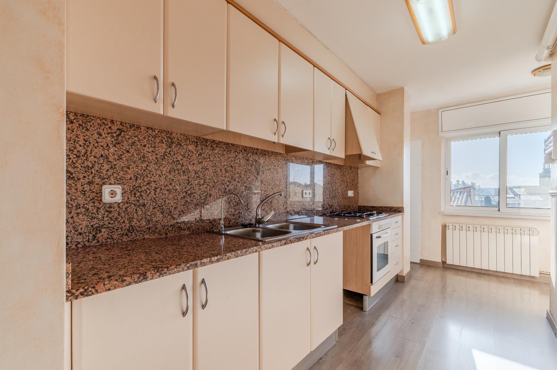 Cuina de Pis en venda en Riudellots de la Selva amb Parquet, Terrassa i Balcó