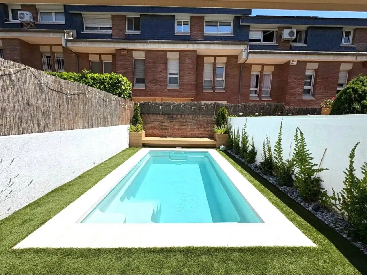Piscina de Casa adosada en venta en Sant Cugat del Vallès con Aire acondicionado, Calefacción y Parquet