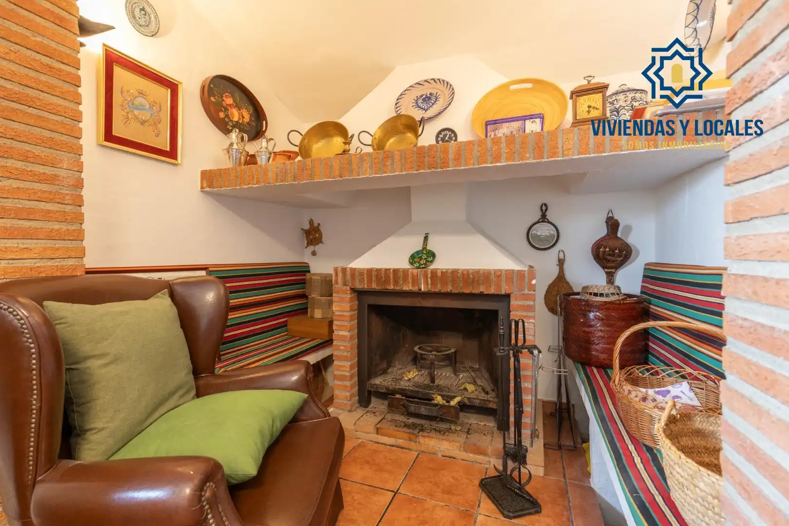 Sala de estar de Casa o chalet en venta en La Zubia con Aire acondicionado, Calefacción y Jardín privado