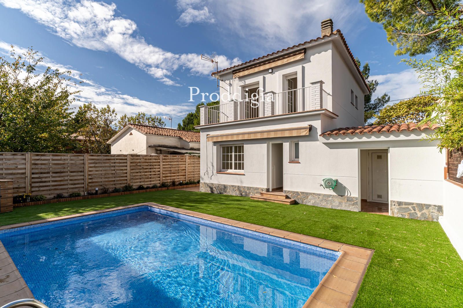 Vista exterior de Casa o xalet de lloguer en Sant Cugat del Vallès amb Aire condicionat, Calefacció i Piscina