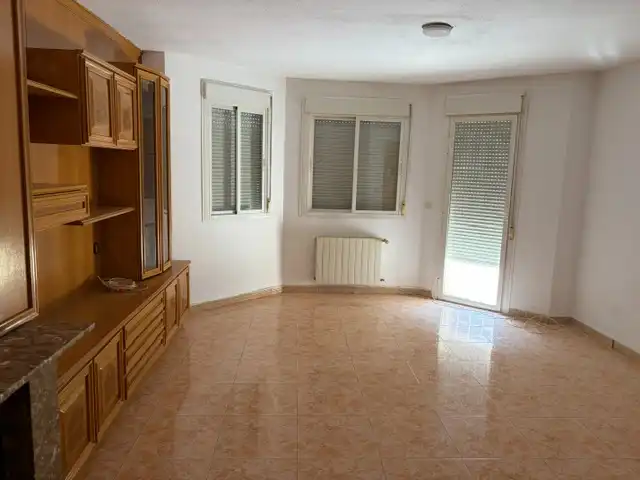 Sala d'estar de Casa o xalet en venda en Moraleja de Enmedio amb Aire condicionat, Jardí privat i Terrassa