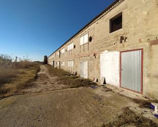 Vista exterior de Nau industrial en venda en Deltebre