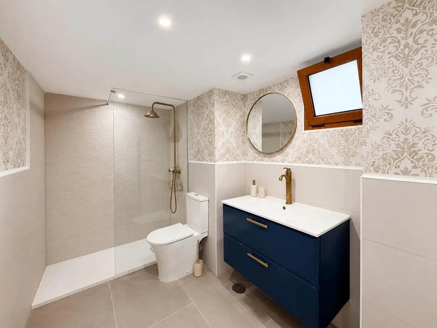 Bathroom of Apartments for rent in Telde