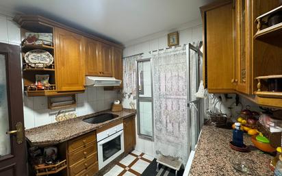 Kitchen of Flat for sale in  Sevilla Capital  with Storage room