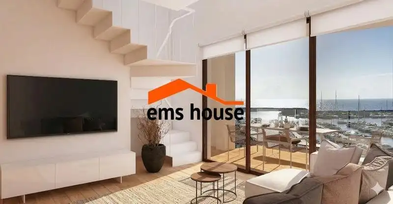 Maisonette zum Verkauf in Palamós mit Terrasse, Abstellraum und Balkon