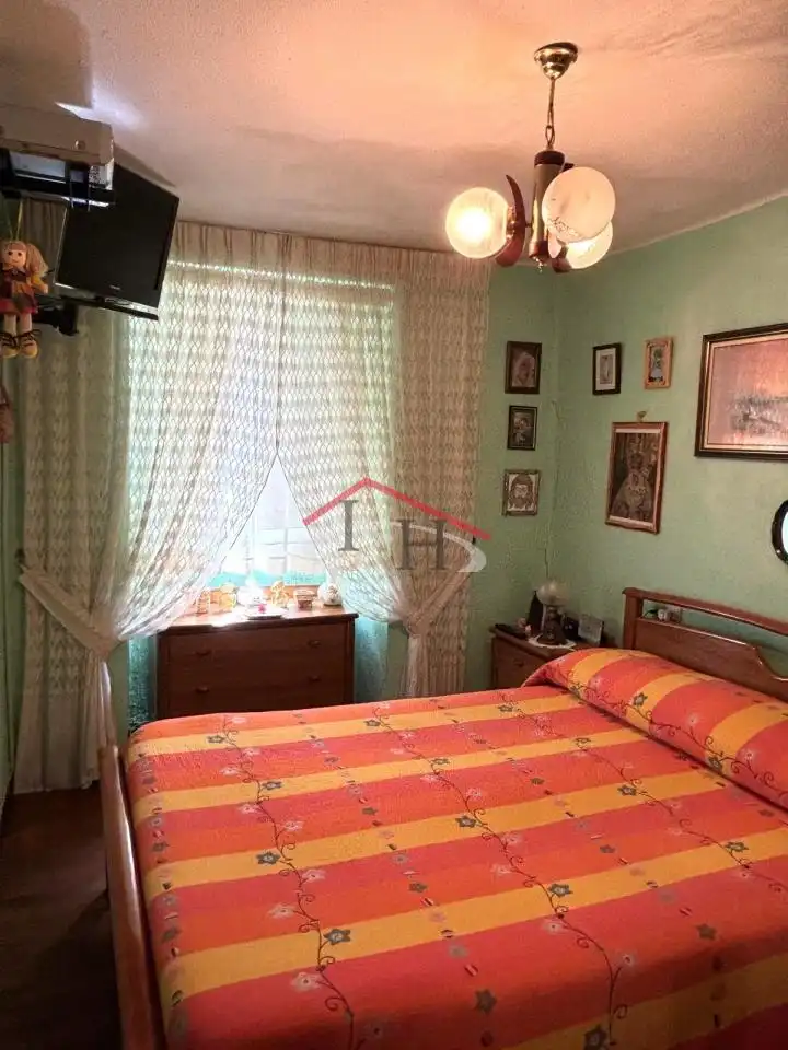 Dormitori de Casa o xalet en venda en León Capital  amb Jardí privat