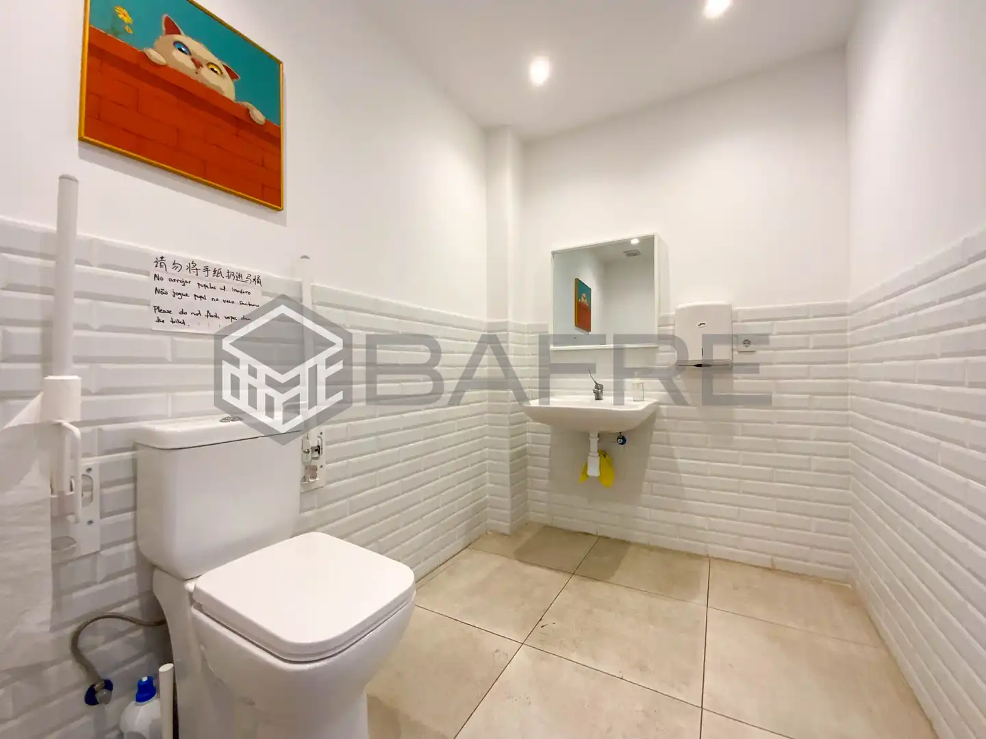 Baño de Local de alquiler en Madrid