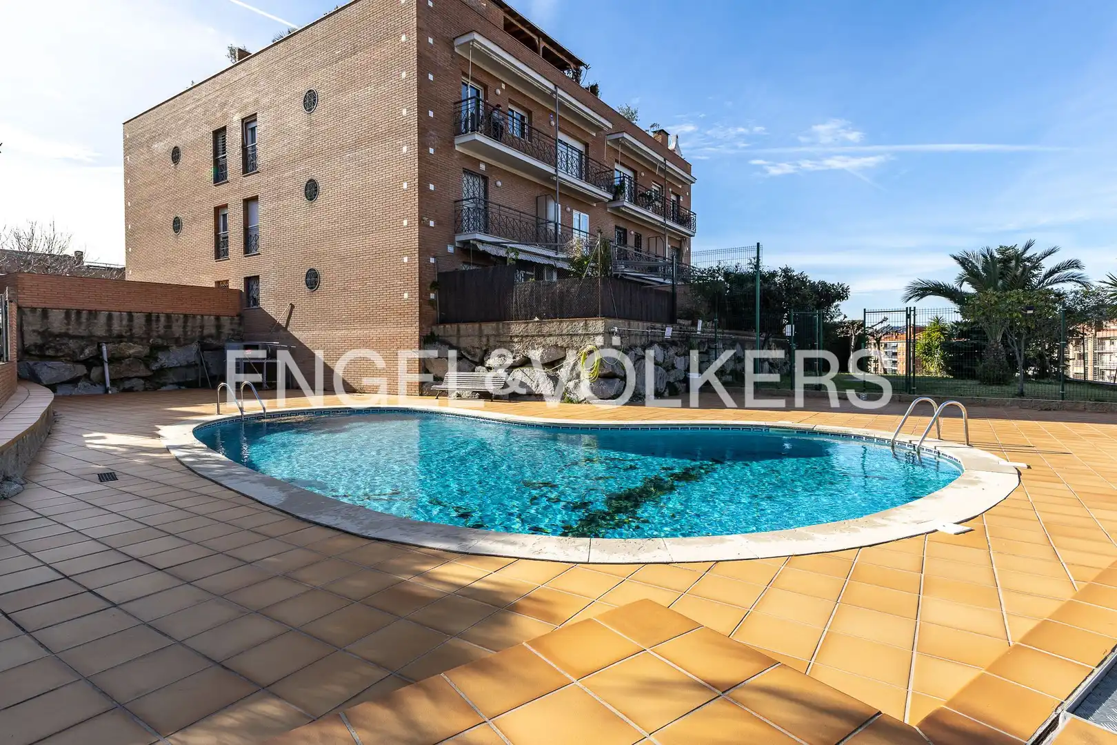 Schwimmbecken von Wohnung zum Verkauf in Mataró mit Klimaanlage, Heizung und Terrasse