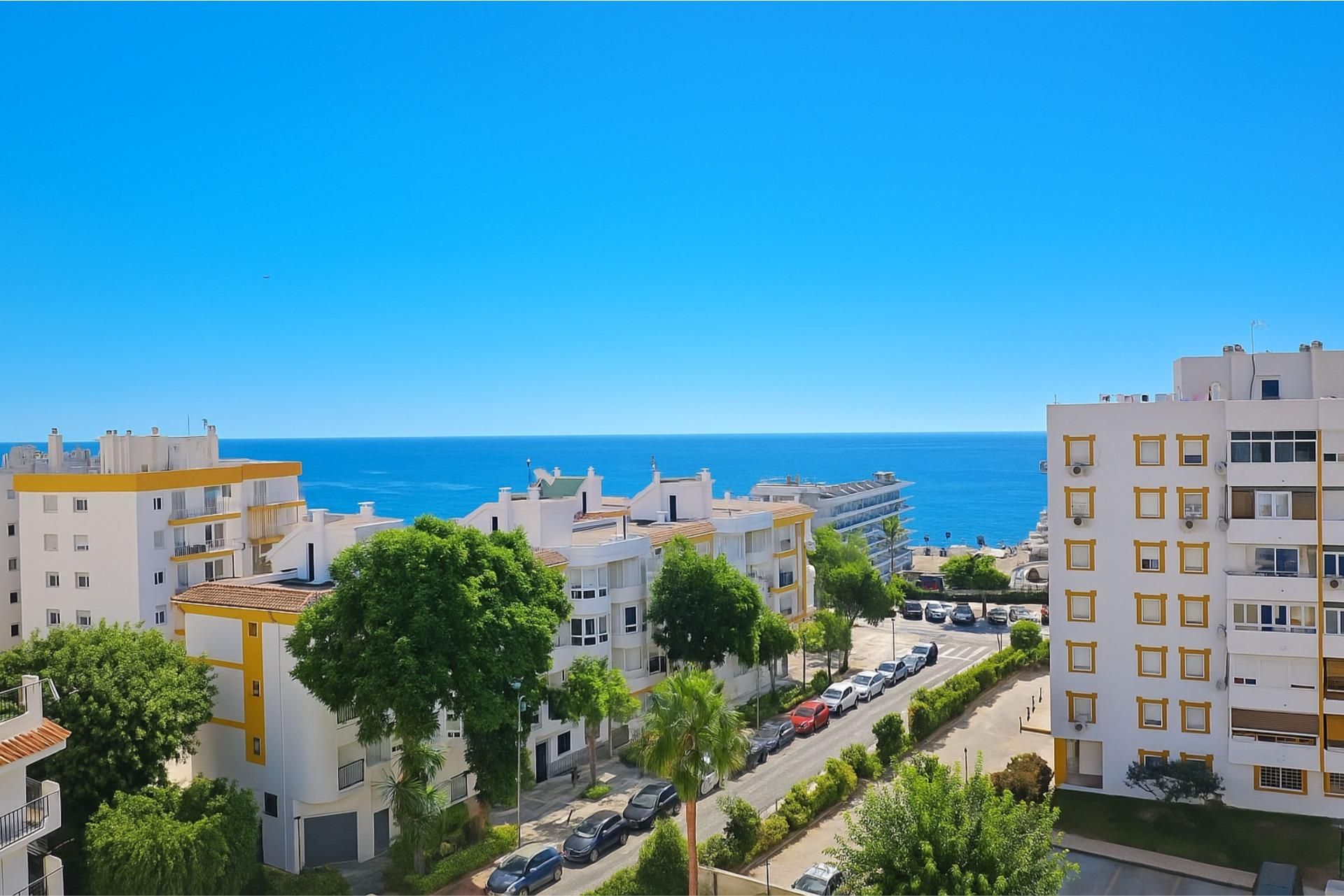 Vista exterior de Estudi en venda en Torremolinos amb Jardí privat i Piscina