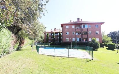 Exterior view of Flat for sale in El Escorial  with Terrace and Swimming Pool