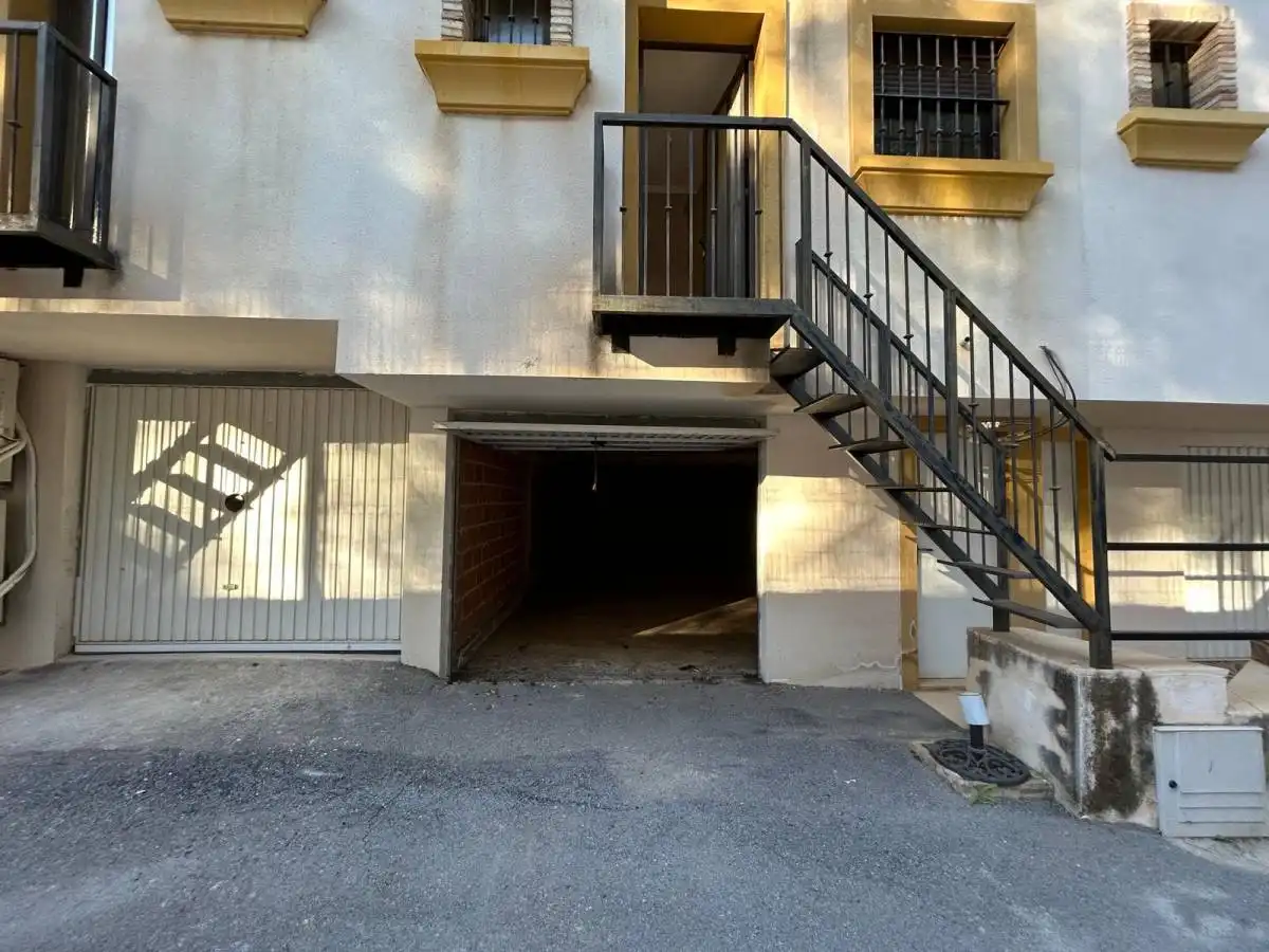 Parking de Casa adosada en venta en Pilar de la Horadada con Calefacción, Terraza y Trastero