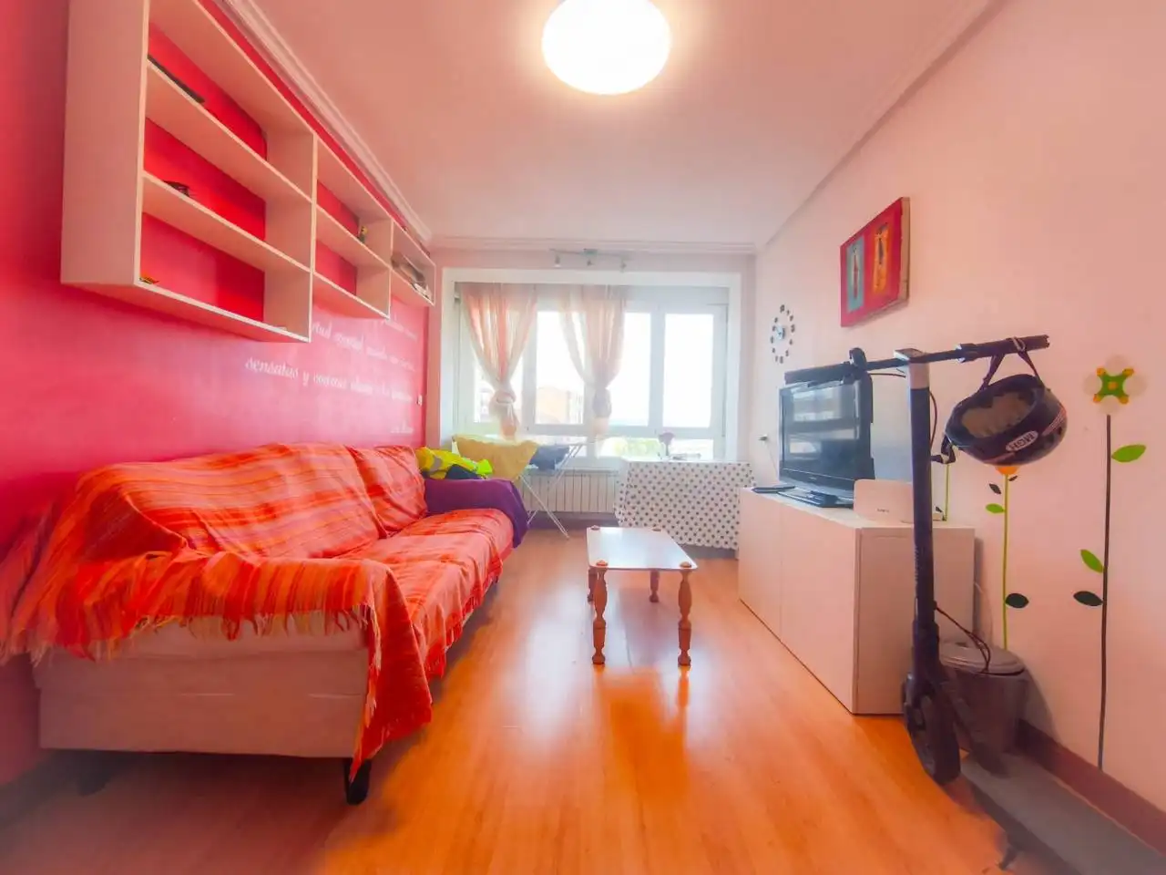 Sala d'estar de Pis en venda en Burgos Capital amb Calefacció