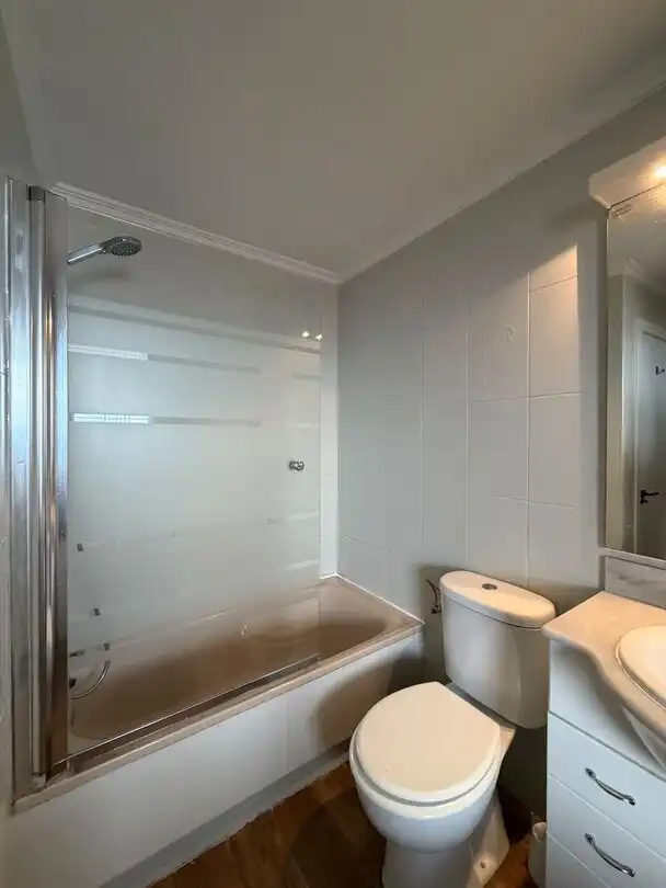 Badezimmer von Wohnung zur Miete in Gijón  mit Heizung und Terrasse