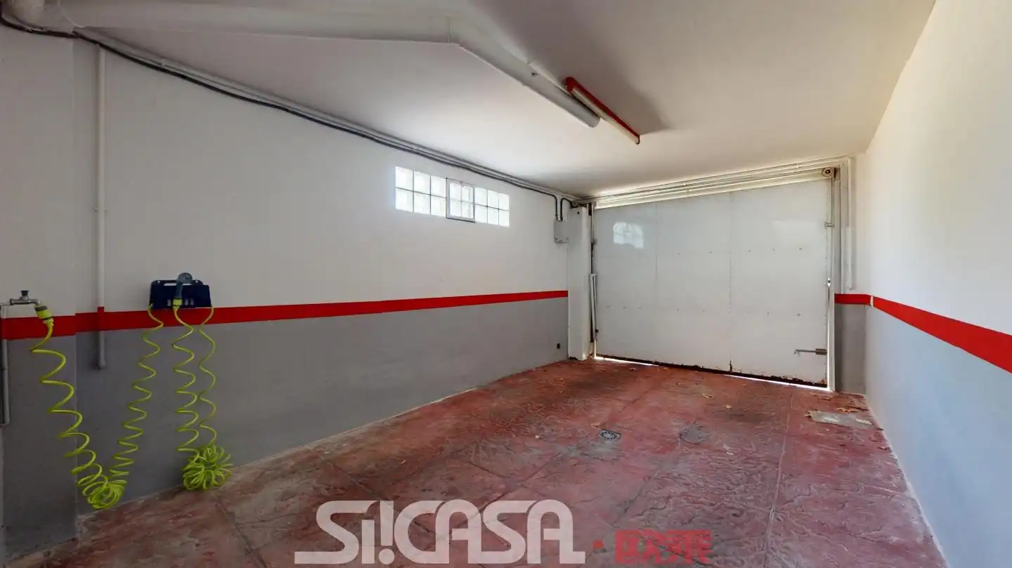 Casa adosada en venda en Pintores - Ferial