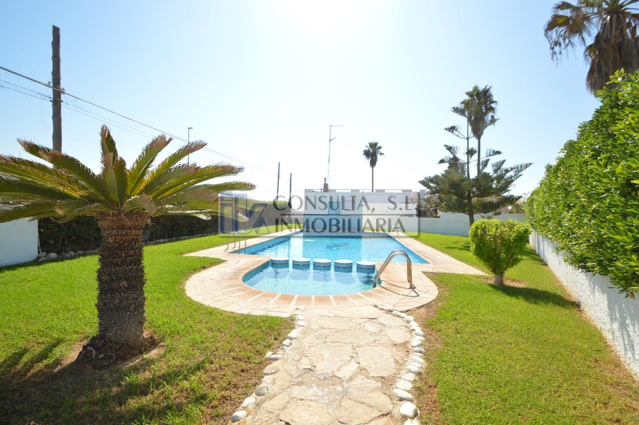 Swimming pool of Single-family semi-detached for sale in Vinaròs  with Air Conditioner, Terrace and Storage room