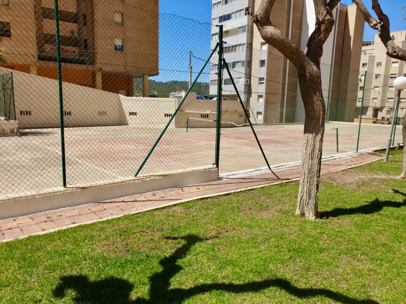 Aparcament de Apartament en venda en Finestrat amb Jardí privat i Piscina
