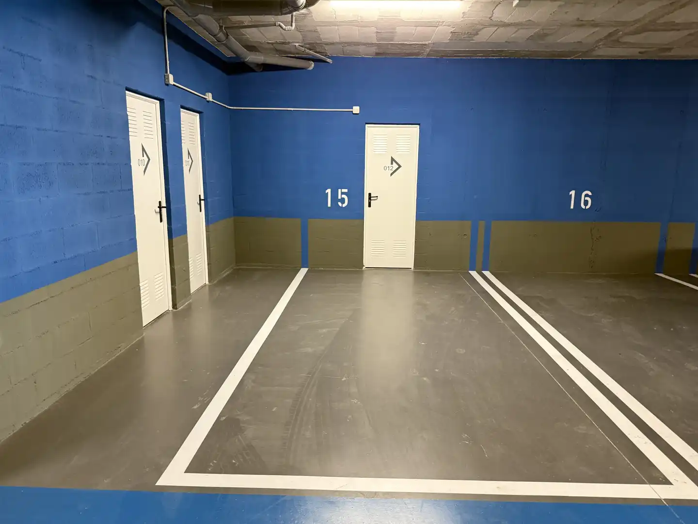 Parking de Ático de alquiler en Estepona con Aire acondicionado, Calefacción y Terraza