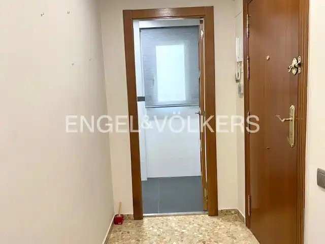 Flat for rent in Paterna  with Air Conditioner, Heating and Storage room