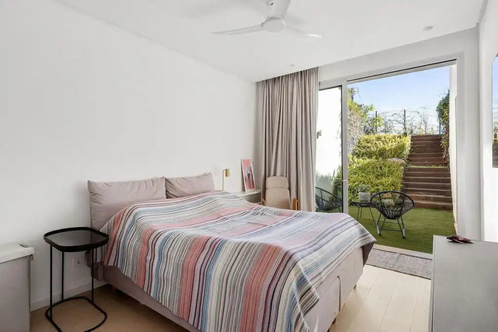 Bedroom of Ground floor for sale in Benahavís  with Air Conditioner, Private garden and Terrace