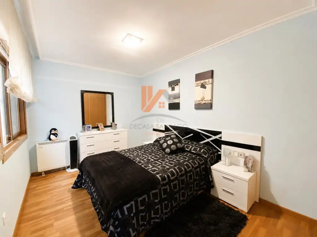 Bedroom of Flat for sale in Ames  with Oven