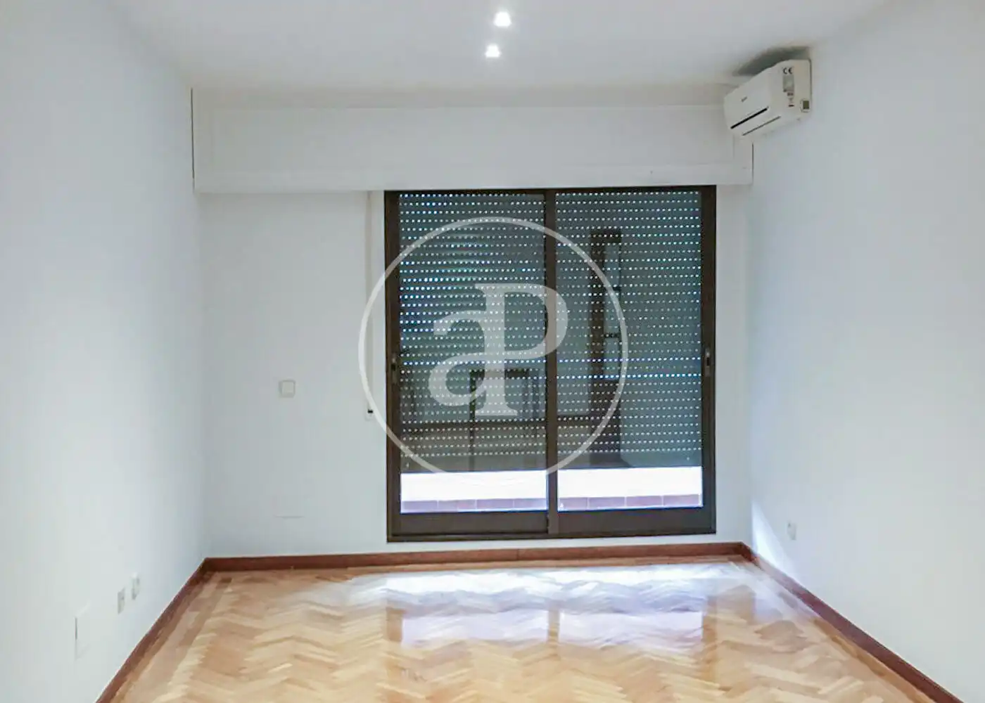 Bedroom of Flat for sale in Madrid  with Air Conditioner, Heating and Private garden