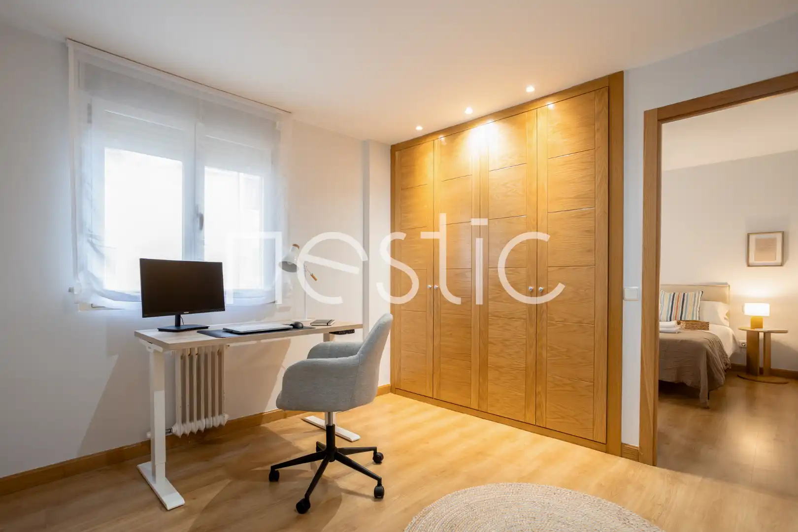 Dormitori de Apartament de lloguer en Madrid amb Aire condicionat, Calefacció i Moblat