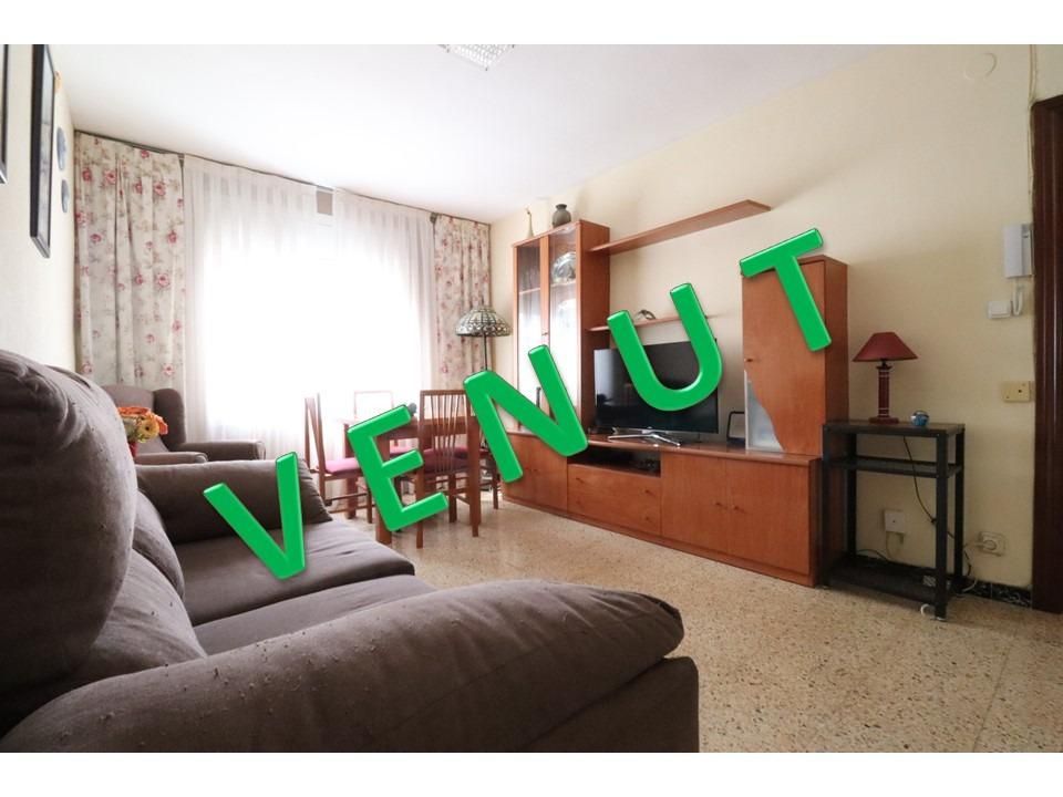 Living room of Flat for sale in Barberà del Vallès