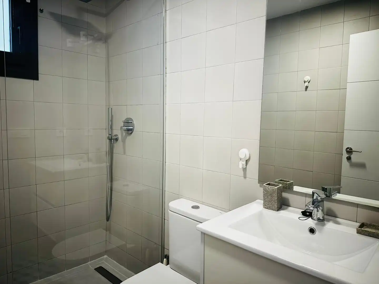 Badezimmer von Wohnungen zum Verkauf in Tarifa mit Klimaanlage, Heizung und Terrasse