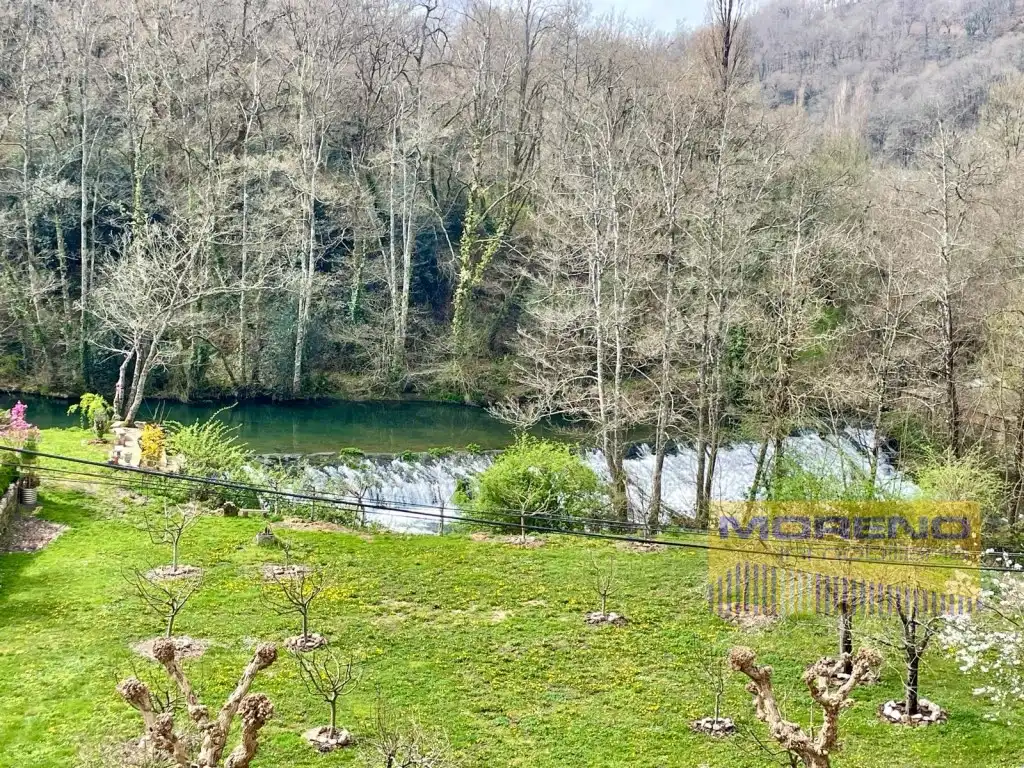 Pis en venda a Samos