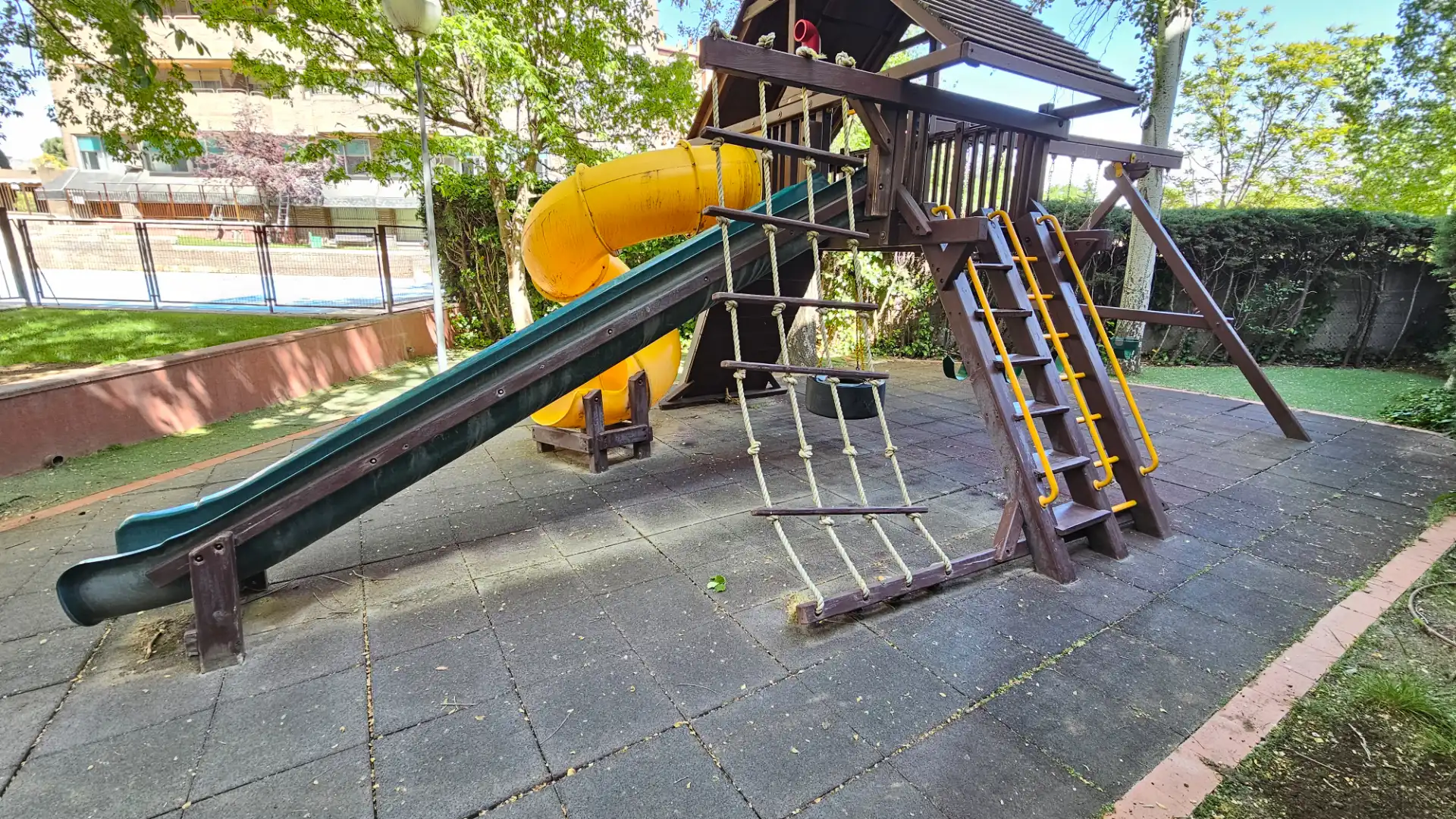 Vista exterior de Piso en venta en Madrid con Aire acondicionado, Calefacción y Jardín privado