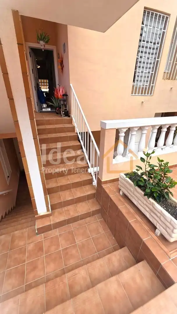 Vista exterior de Apartamento en venta en Arona con Terraza y Amueblado