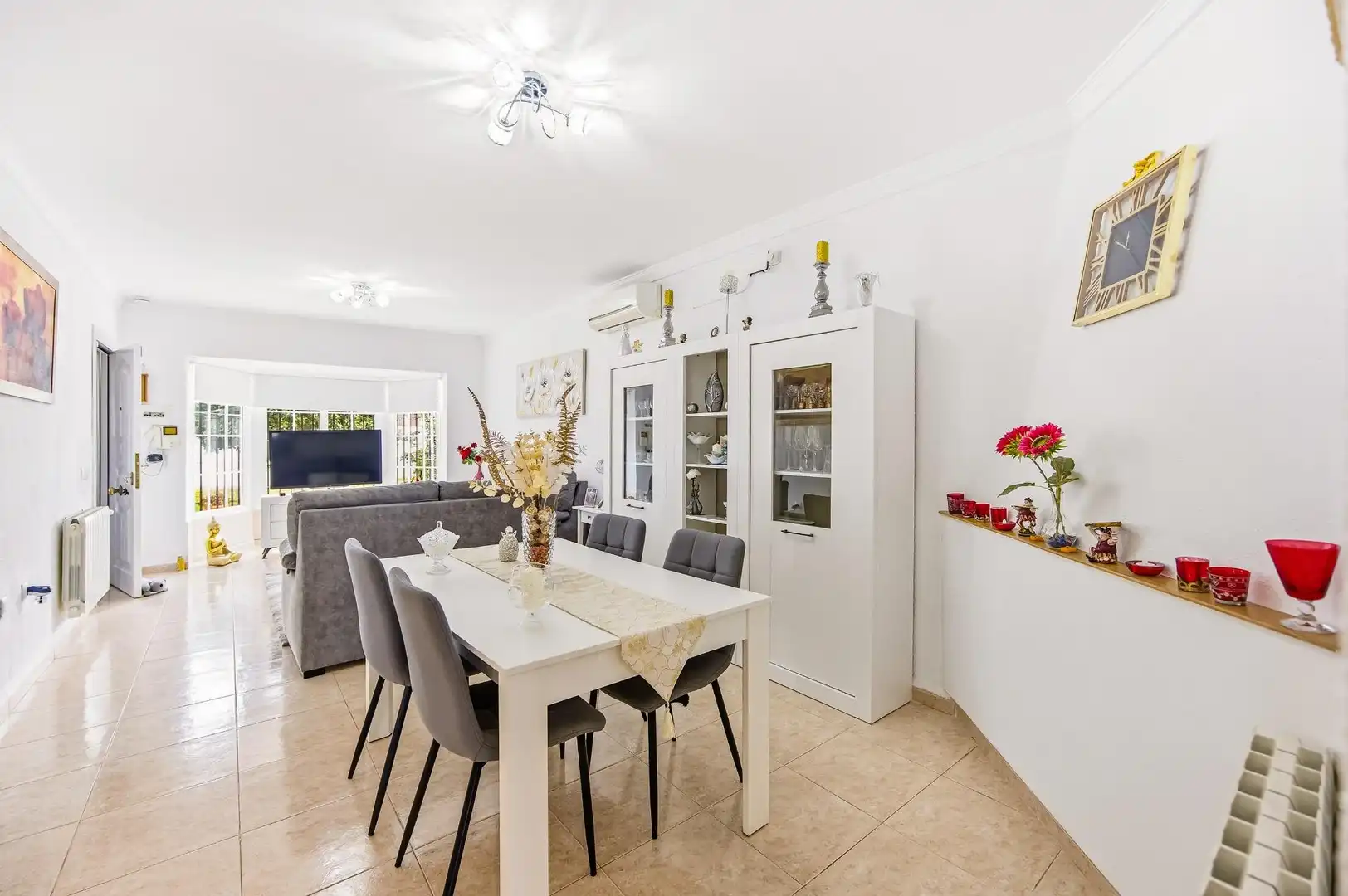 Comedor de Casa o chalet en venta en Chiclana de la Frontera con Aire acondicionado, Calefacción y Jardín privado