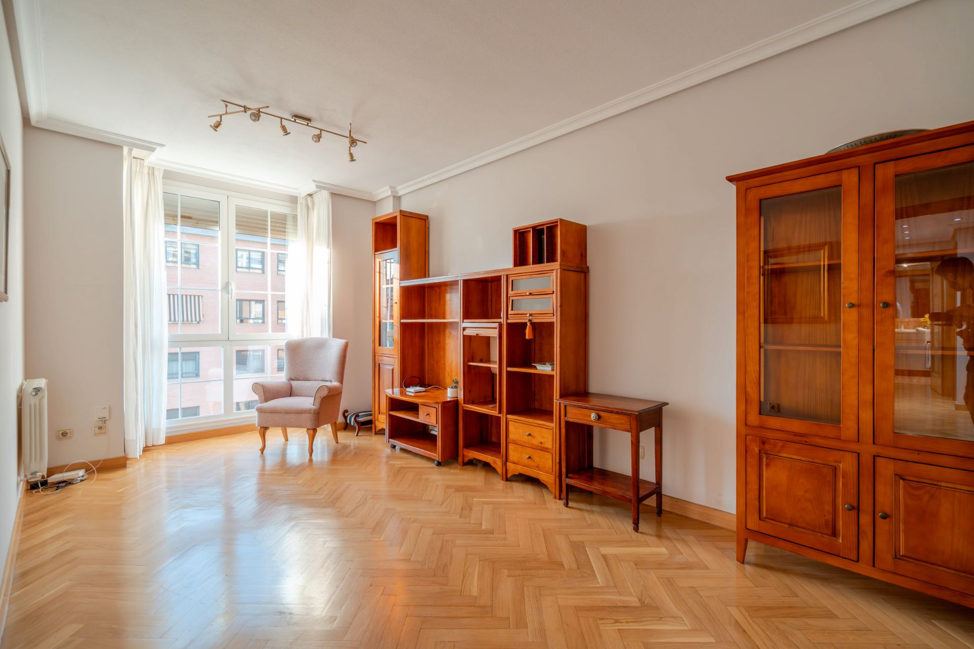 Living room of Flat for sale in  Madrid Capital  with Air Conditioner, Heating and Parquet flooring