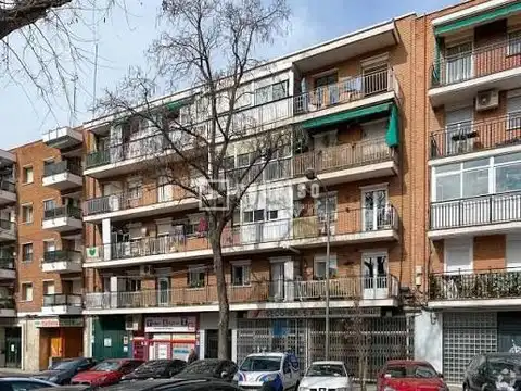 Vista exterior de Local de alquiler en Ciudad Lineal