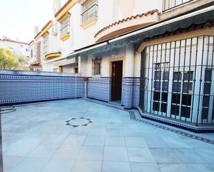 Vista exterior de Casa adosada en venda en Jerez de la Frontera amb Parquet, Terrassa i Traster