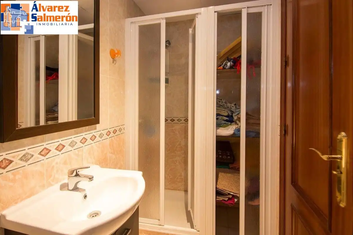 Bathroom of Flat for sale in Zaidín