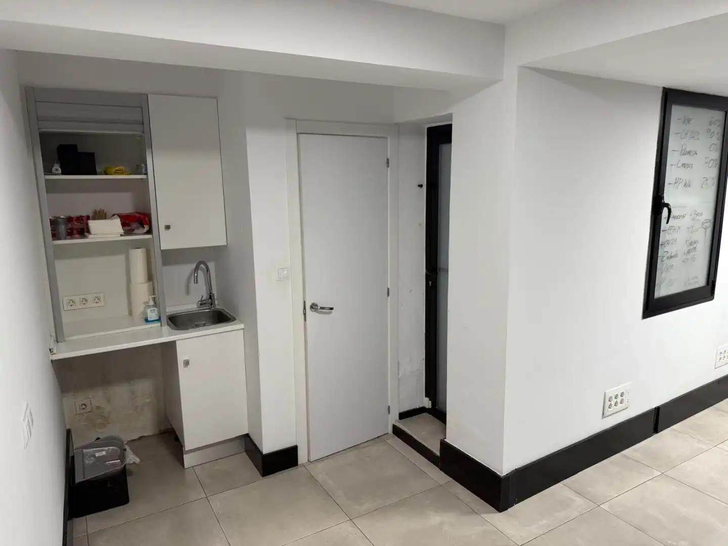 Office for rent in Madrid  with Air Conditioner